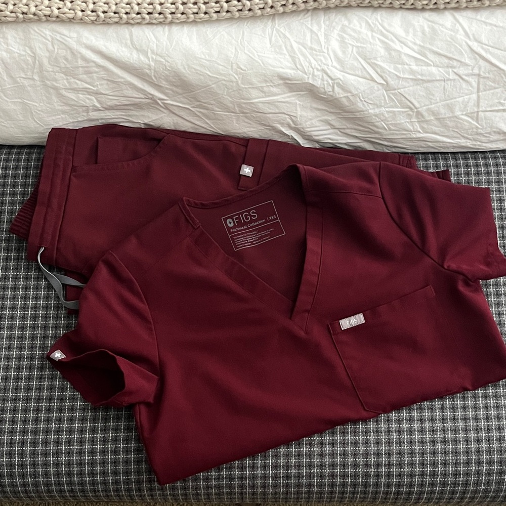 Figs Women’s Maroon Set